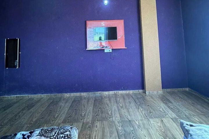 Room 6 of 28