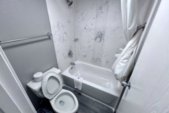 Room 18 of 33