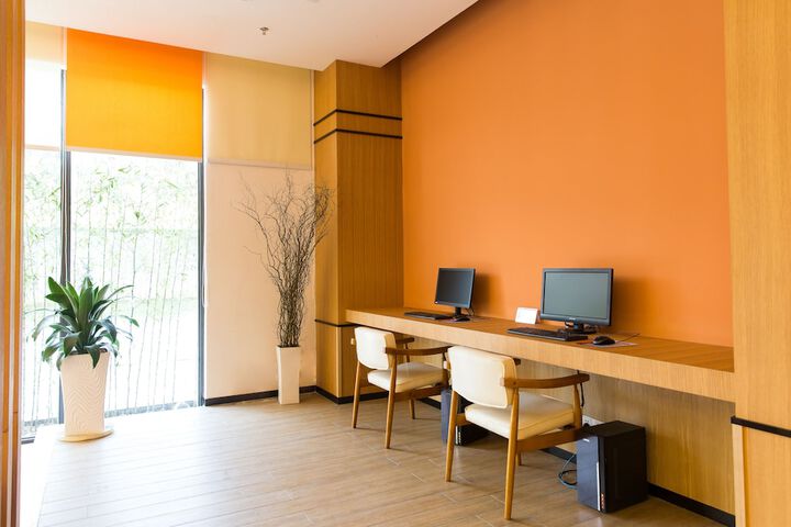 Business Center 30 of 35