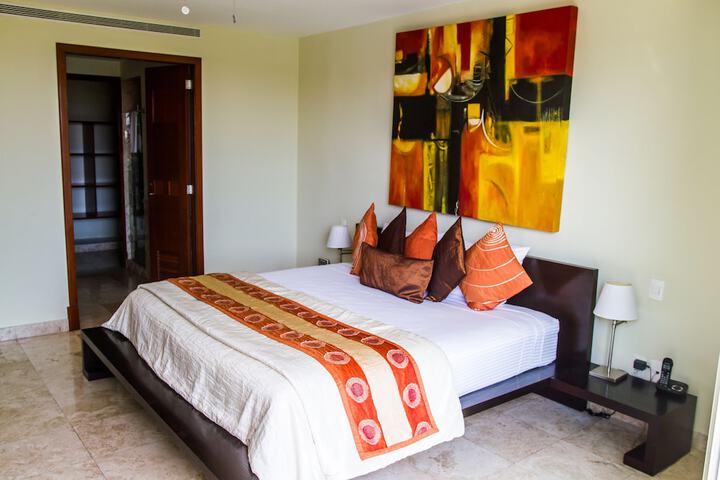 Room 14 of 100