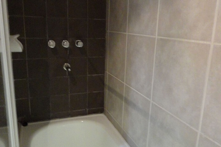 Room 21 of 32