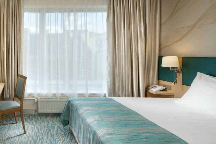 Room 27 of 111