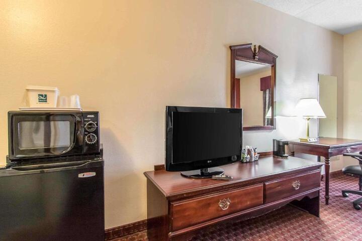 1 King Bed (2 of 4)