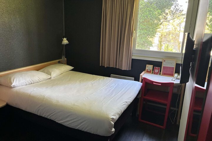 Room 24 of 54