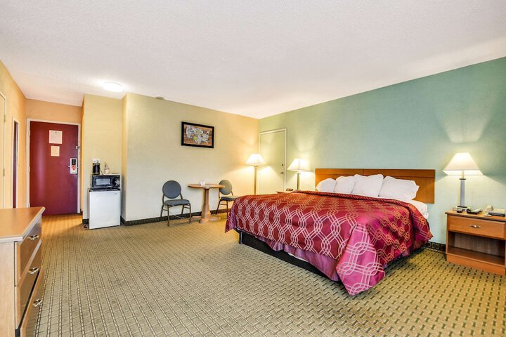 1 King Bed (18 of 29)