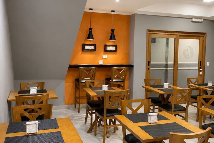 Dining 36 of 43