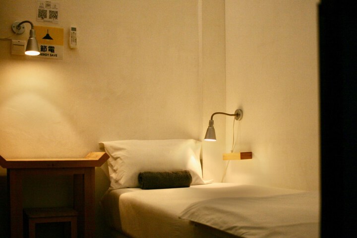 Room 18 of 65
