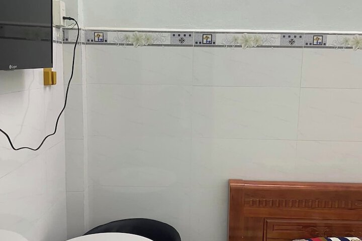 Room 8 of 8