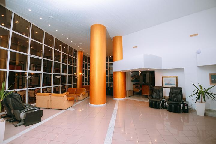 Entrance & Lobby