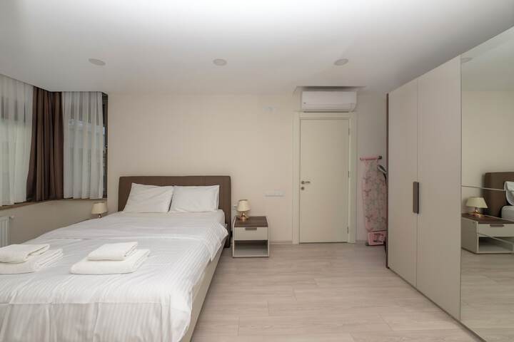 Room 85 of 271