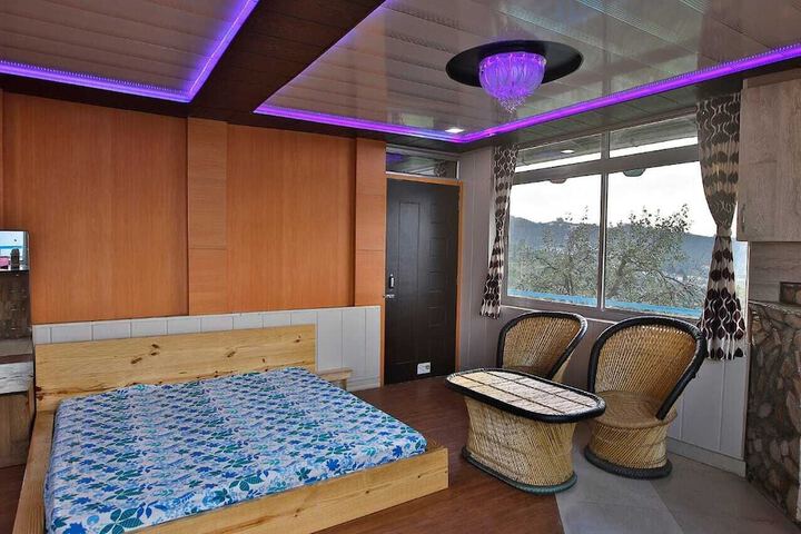 Room 25 of 68