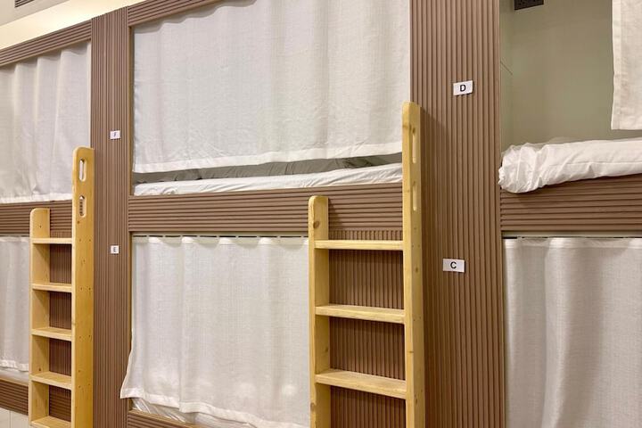 Room 4 of 11