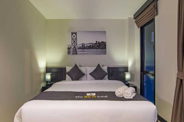 Room 9 of 40