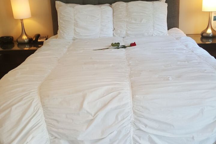 1 Queen Bed (21 of 25)