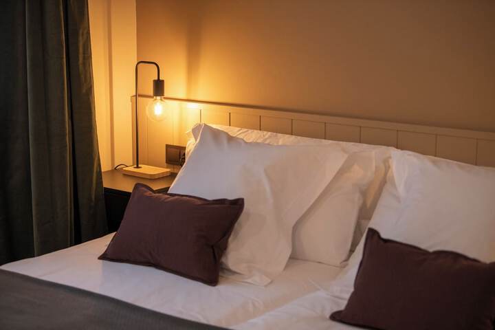 Room 42 of 117