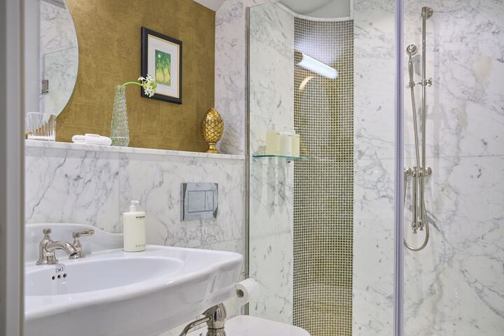 Bathroom Interior Photo