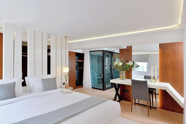 Room 4 of 37