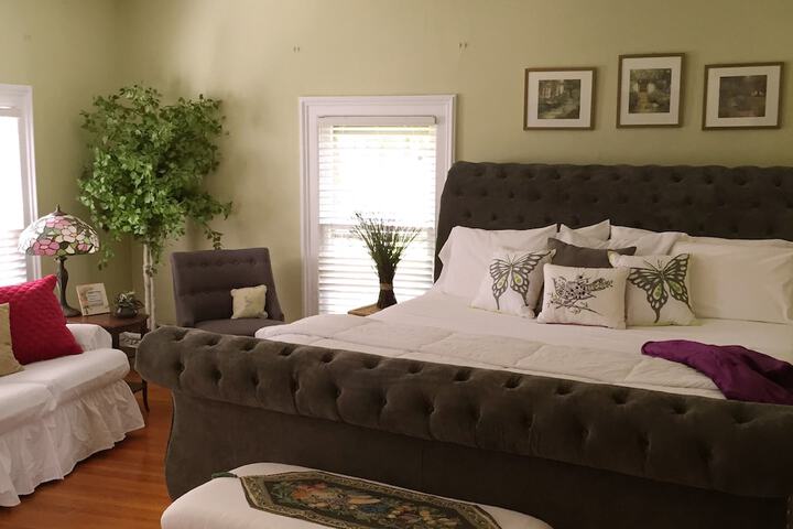 Room 2 of 68