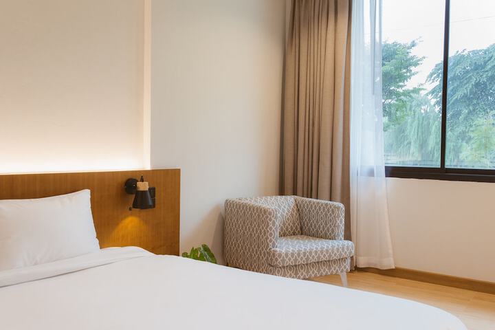 Room 37 of 103