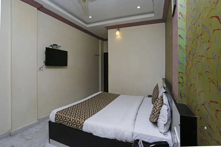 Room 4 of 17