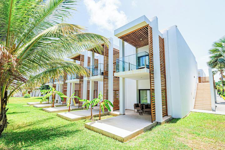 Hotel Exterior 128 of 128
