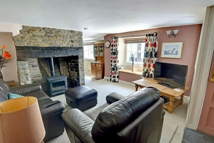 Cosy Holiday Home With an Enclosed Garden and Terrace in the Heart of Torrington