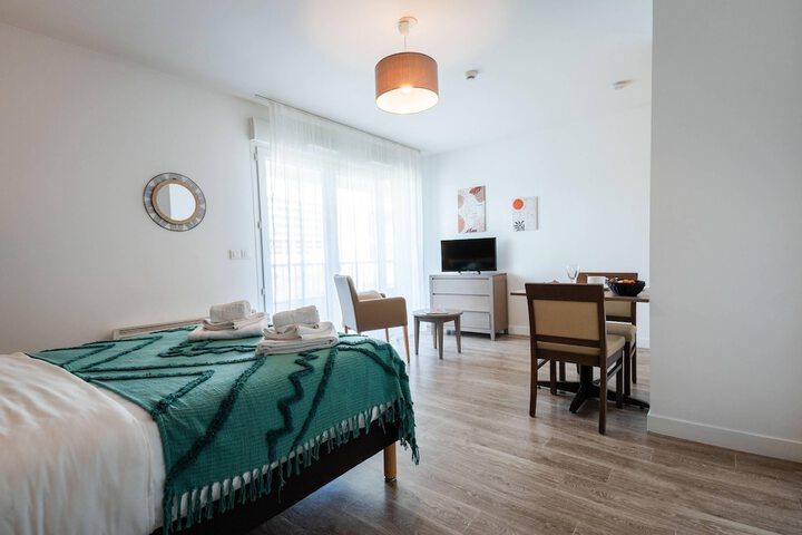 Room 8 of 27