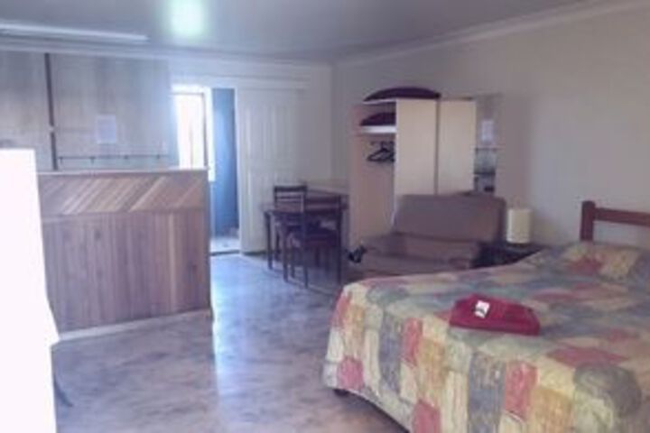 Room 7 of 16