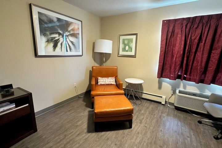 Room 2 of 66