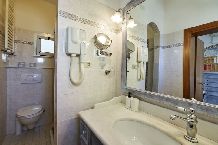 Room 35 of 123