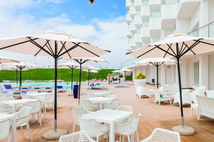 Terrace/Patio 126 of 128