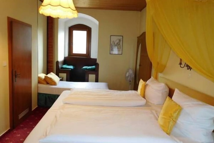 Room 3 of 28