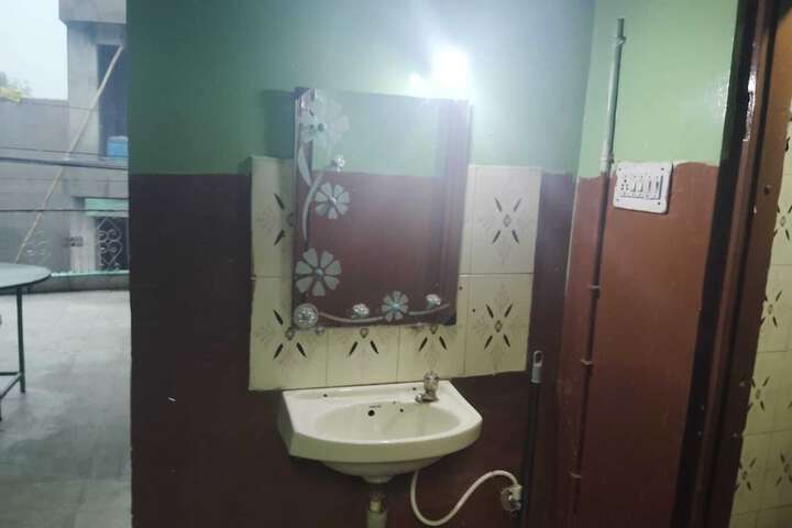 Room 25 of 29