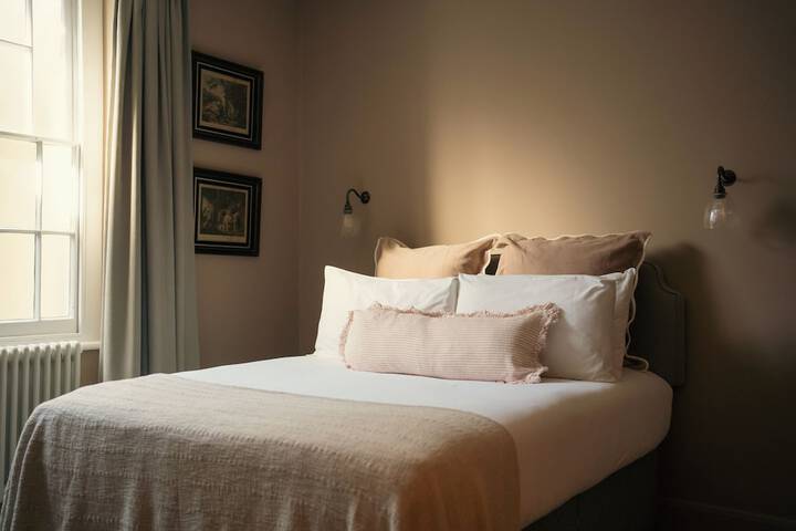 Room 104 of 209