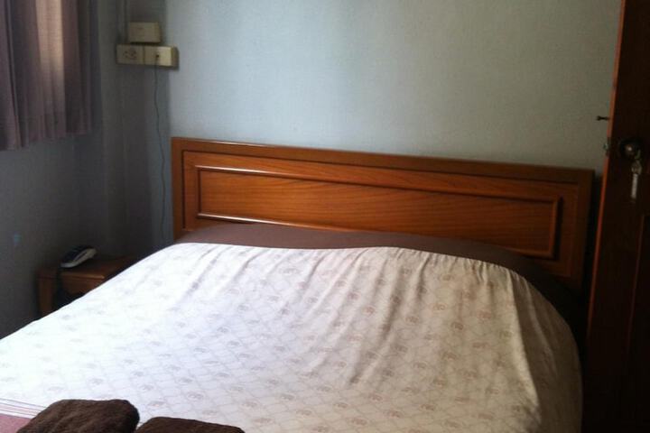 Room 13 of 28