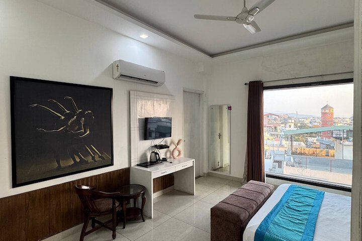Room 2 of 30