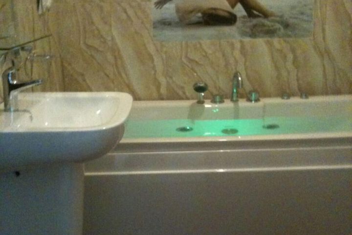 Hot Tub 22 of 33