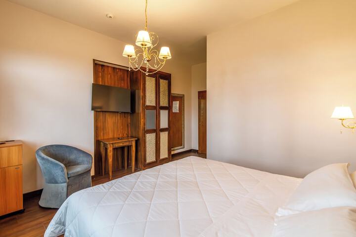 Room 47 of 185