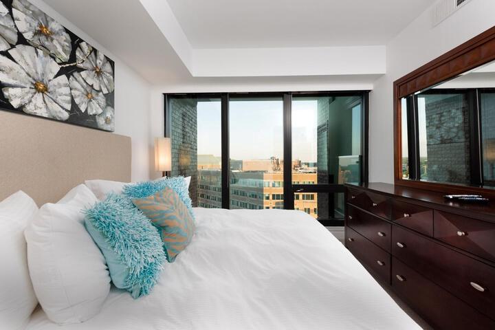 Room 36 of 208