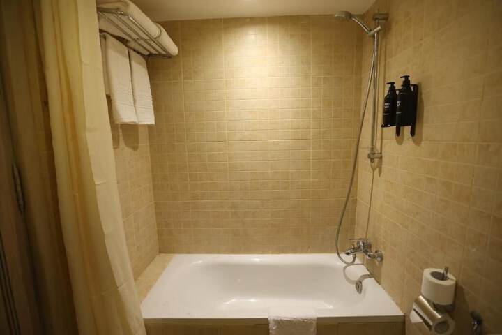 Room 20 of 97