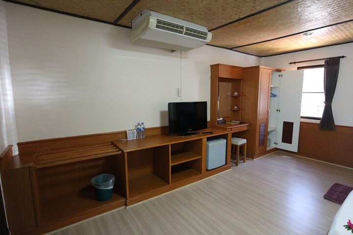 Room 72 of 149