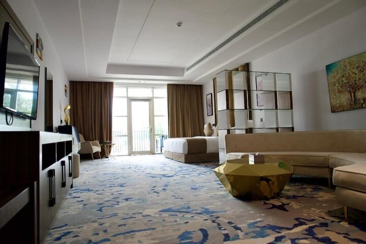 Room 38 of 100