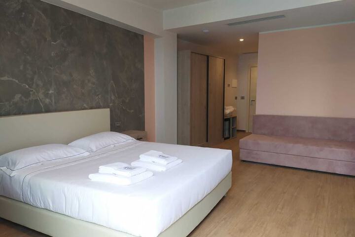 Room 8 of 20