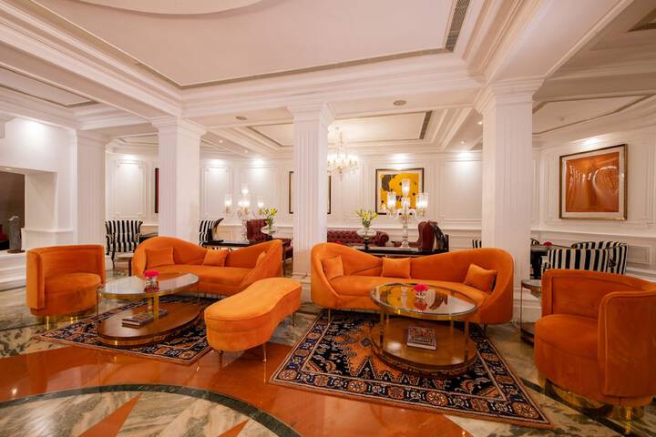 Lounge 142 of 159
