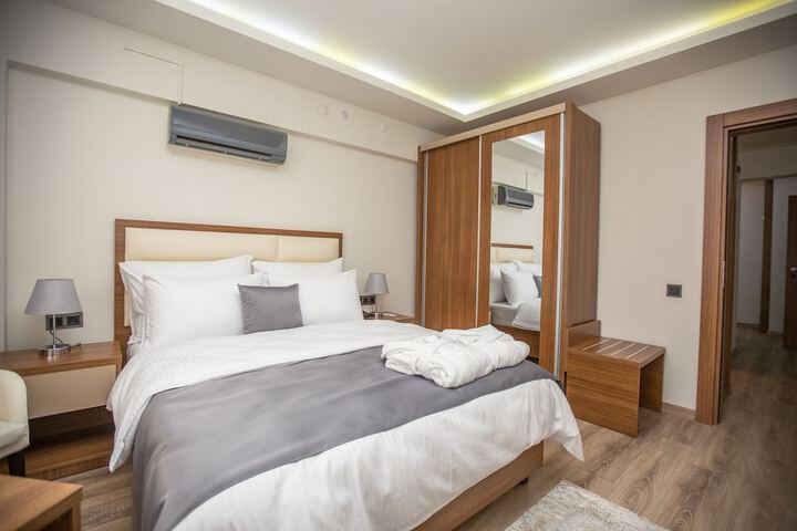 Room 14 of 33