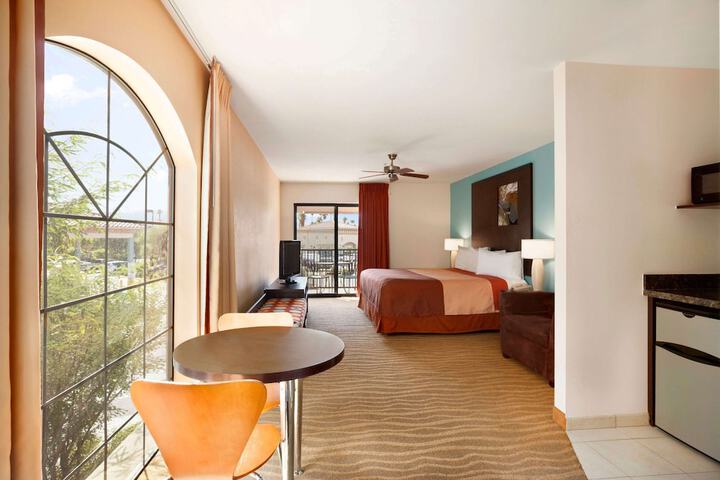 1 King Bed Ground Floor (5 of 10)