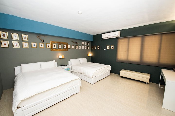 Room 15 of 32
