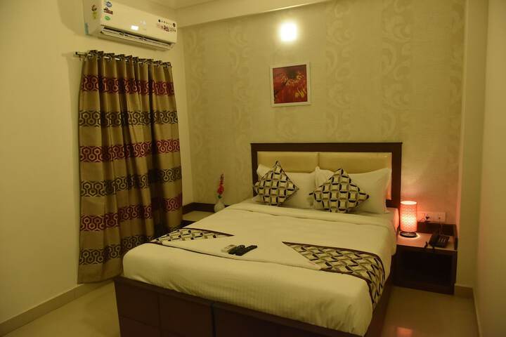 Room 7 of 33