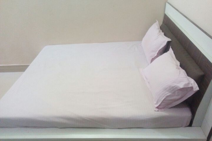 Room 5 of 32