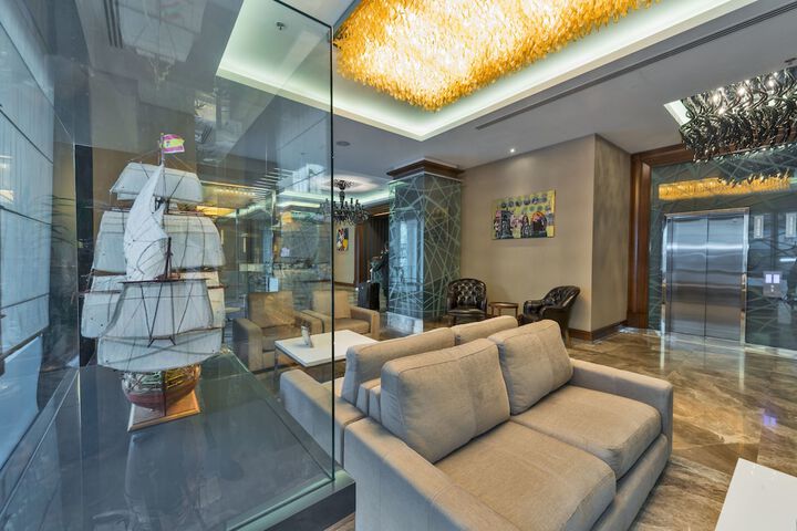 Entrance & Lobby